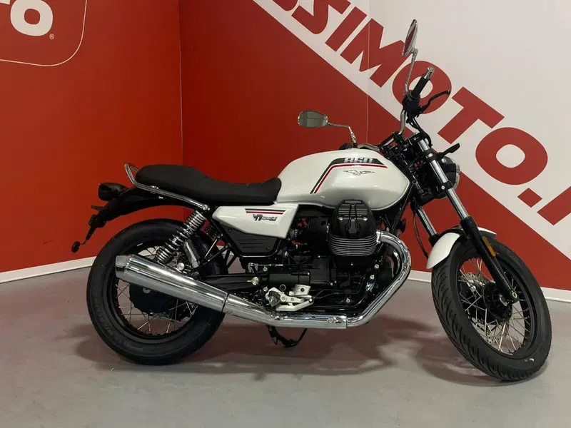 Moto Guzzi V7 Special (2025 - 26) (2)