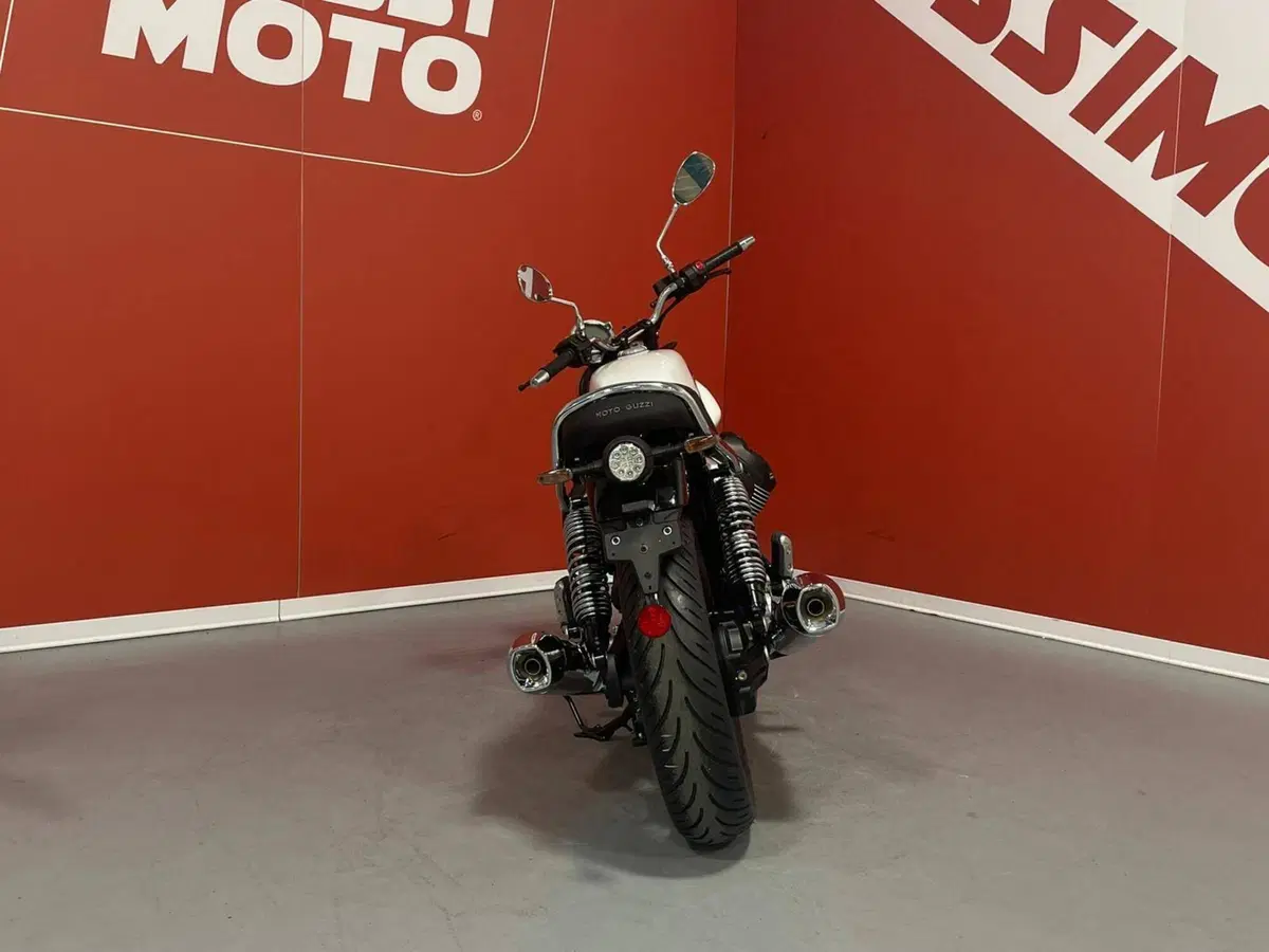 Moto Guzzi V7 Special (2025 - 26) (8)