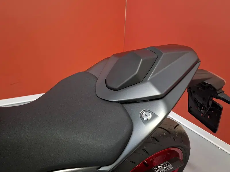 Suzuki GSX-8R EVO (2025 - 26) (12)