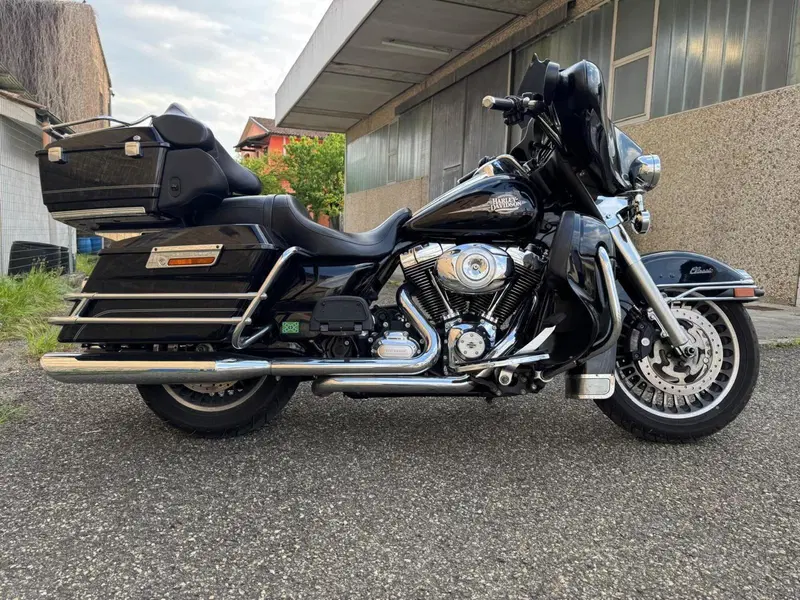 Harley-Davidson 1690 Electra Glide Classic (2010 - 12) - FLHTC (2)