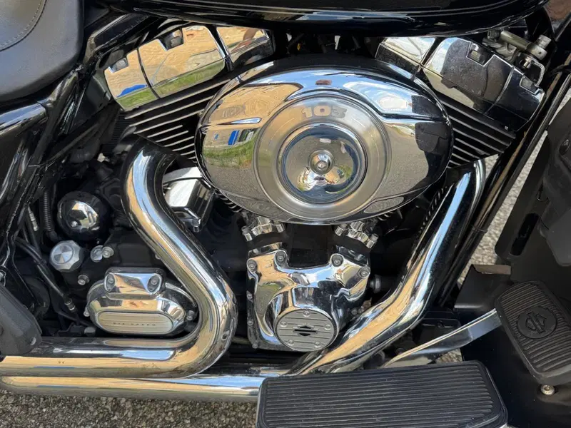 Harley-Davidson 1690 Electra Glide Classic (2010 - 12) - FLHTC (3)