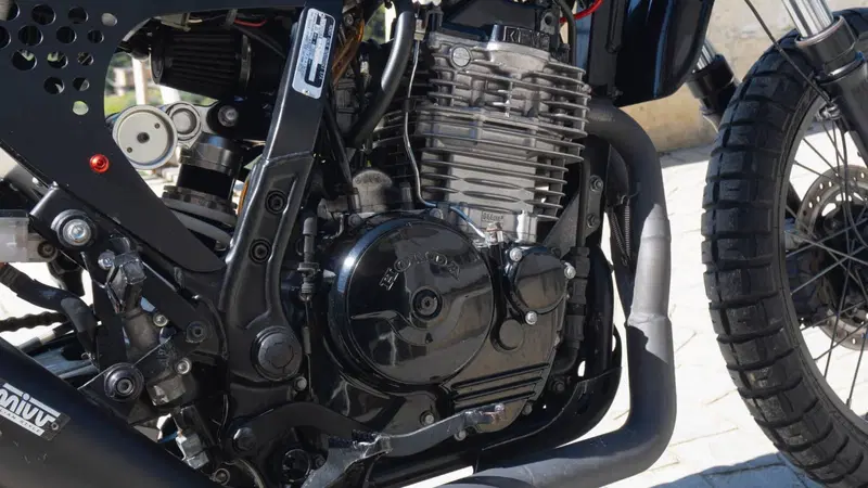 Honda NX 650 Dominator (1996 - 02) (4)