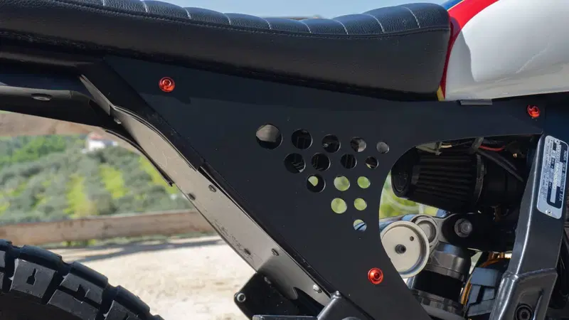 Honda NX 650 Dominator (1996 - 02) (7)