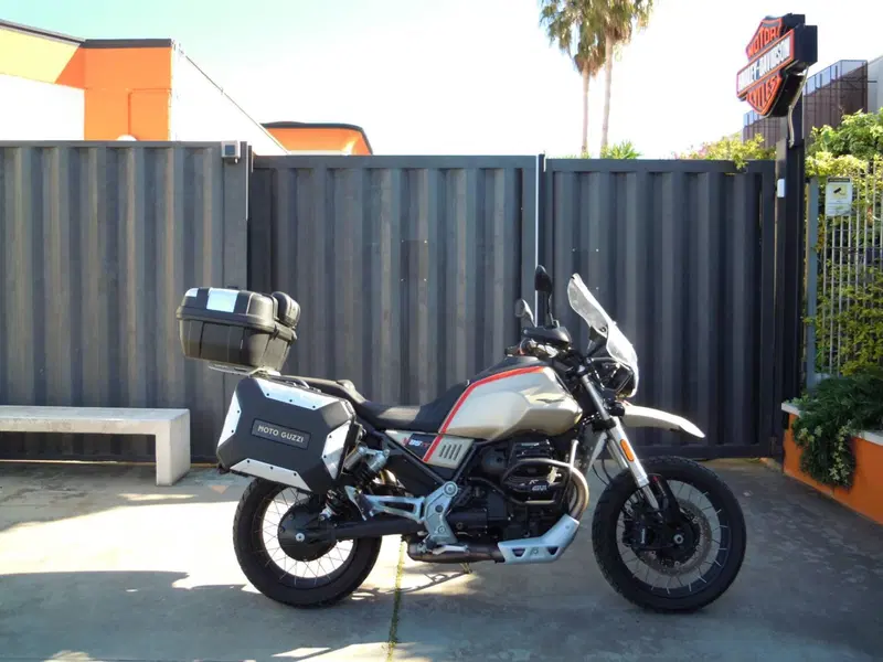 Moto Guzzi V85 TT Travel (2021 - 23)