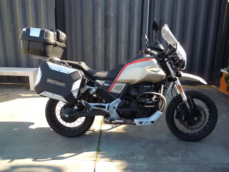 Moto Guzzi V85 TT Travel (2021 - 23) (2)
