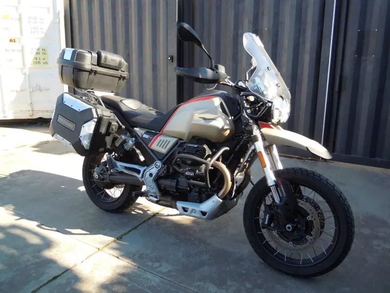 Moto Guzzi V85 TT Travel (2021 - 23) (3)