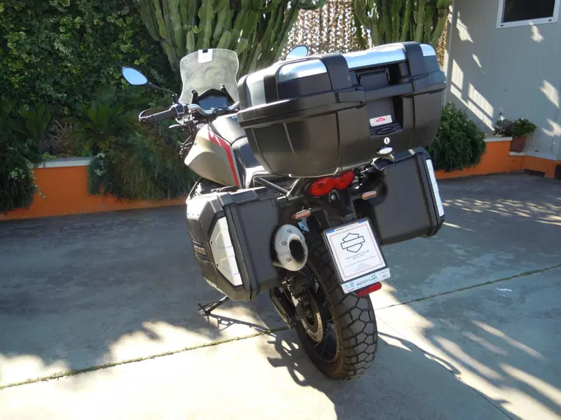 Moto Guzzi V85 TT Travel (2021 - 23) (6)
