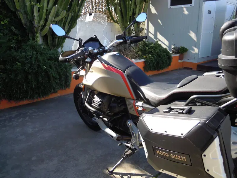 Moto Guzzi V85 TT Travel (2021 - 23) (7)