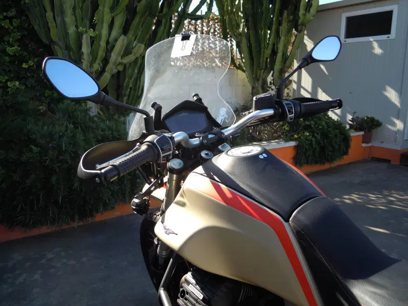 Moto Guzzi V85 TT Travel (2021 - 23) (8)