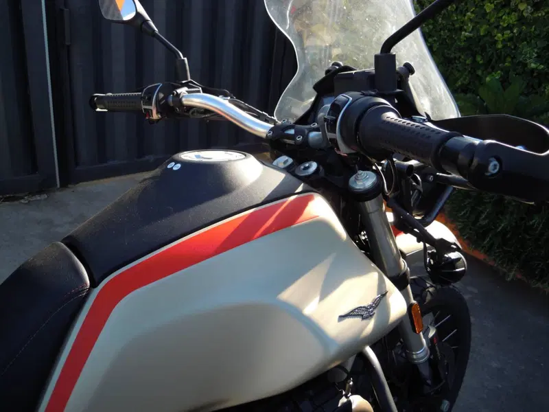 Moto Guzzi V85 TT Travel (2021 - 23) (10)