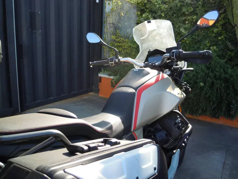 Moto Guzzi V85 TT Travel (2021 - 23) (12)