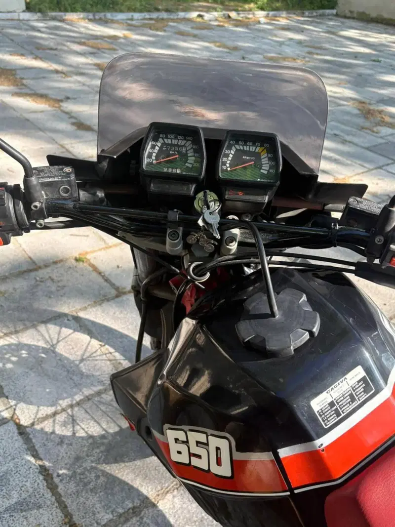 Cagiva Elefant 650 (6)