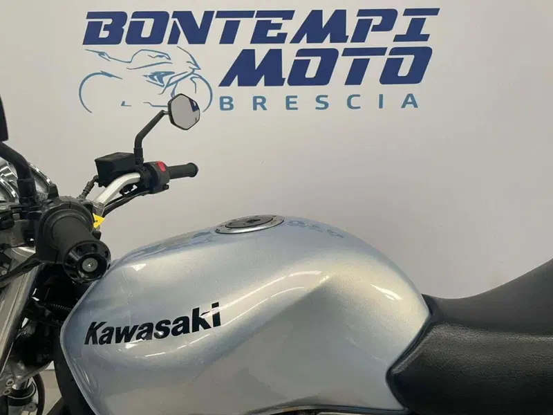 Kawasaki ZR-7 (2001 - 04) (3)