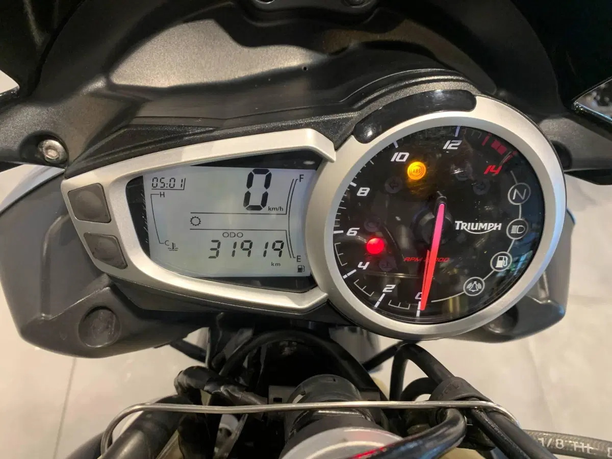 Triumph Street Triple ABS (2013 - 17) (5)