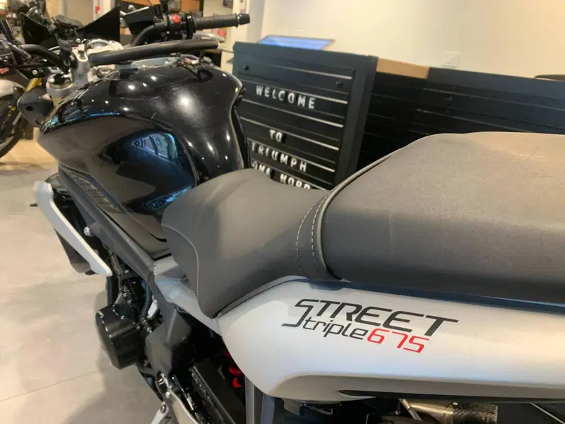 Triumph Street Triple ABS (2013 - 17) (7)