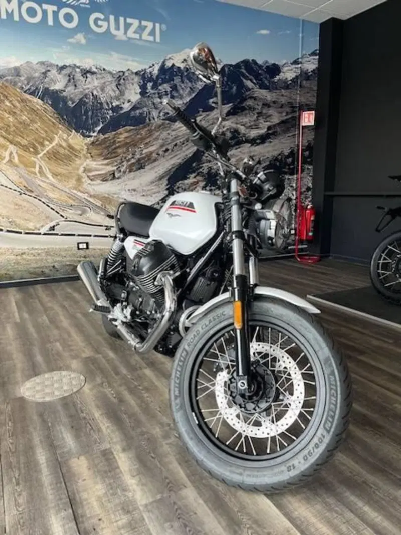 Moto Guzzi V7 Special (2025 - 26) (2)