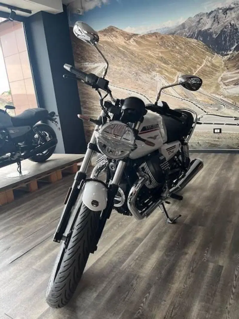 Moto Guzzi V7 Special (2025 - 26) (3)