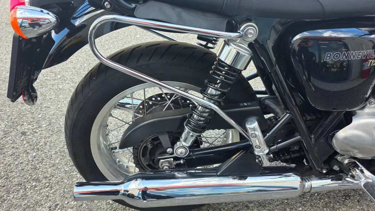 Triumph Bonneville T120 (2021 - 25) (8)