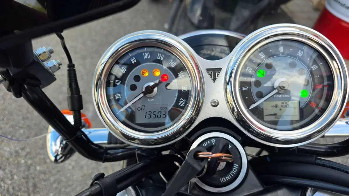 Triumph Bonneville T120 (2021 - 25) (9)
