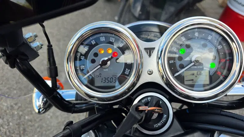 Triumph Bonneville T120 (2021 - 25) (9)