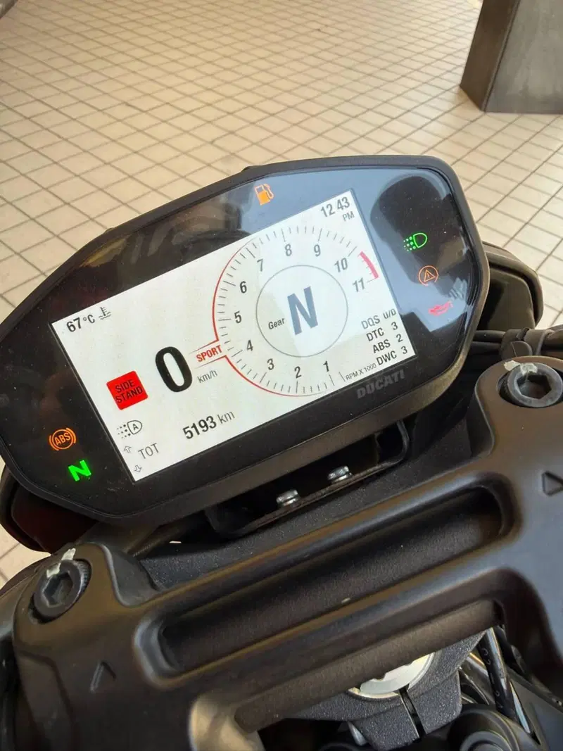 Ducati Hypermotard 950 RVE (2022 - 25) (2)