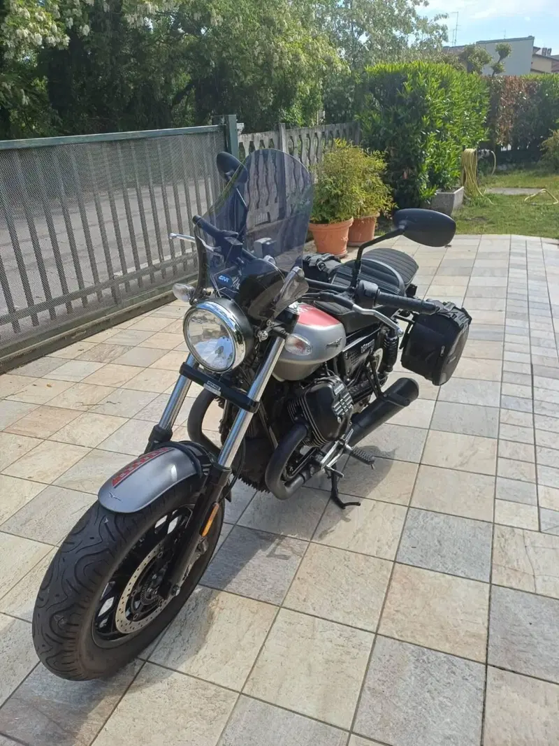 Moto Guzzi V9 Bobber (2018 - 20) (4)