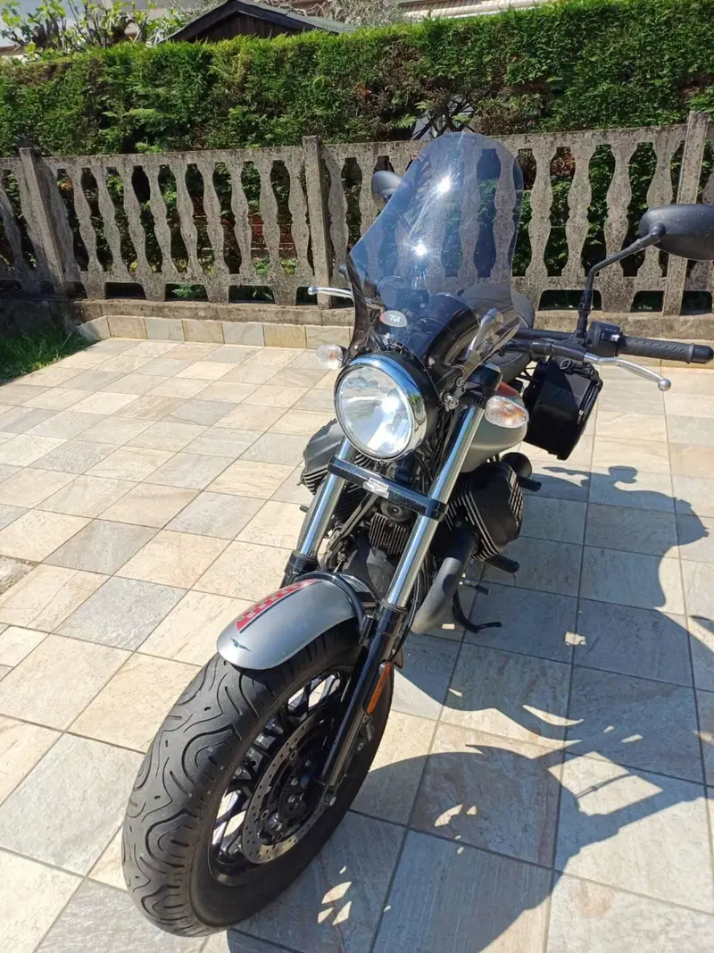 Moto Guzzi V9 Bobber (2018 - 20) (10)