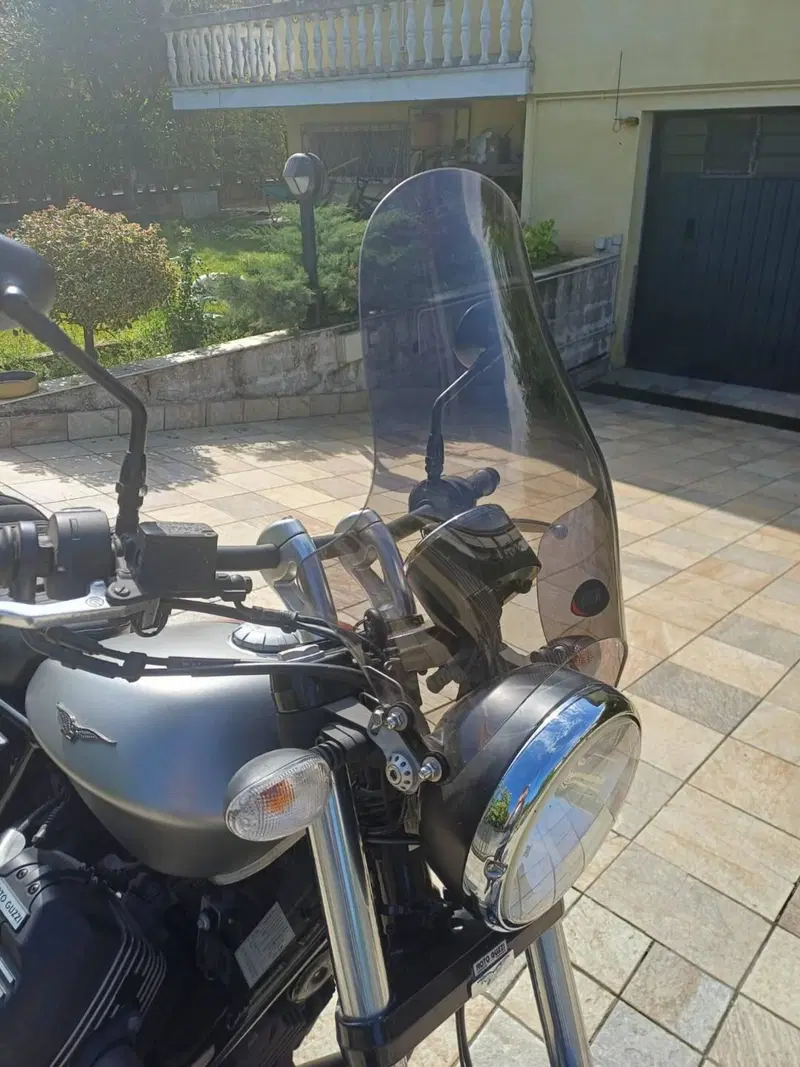 Moto Guzzi V9 Bobber (2018 - 20) (11)