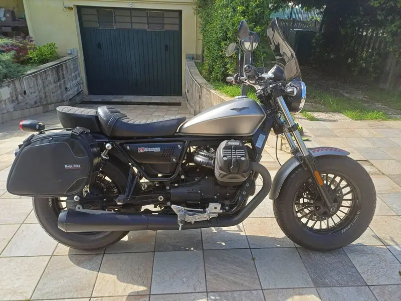 Moto Guzzi V9 Bobber (2018 - 20)