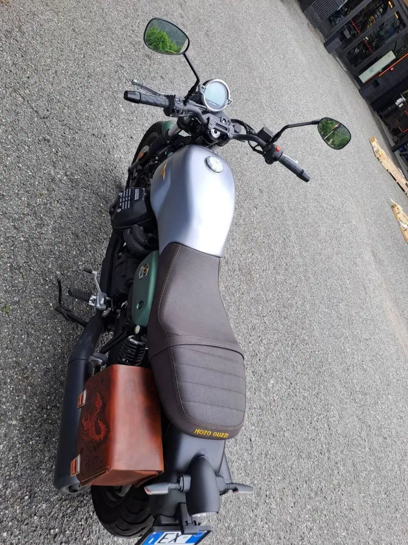 Moto Guzzi V7 Stone Centenario (2021 - 22) (4)