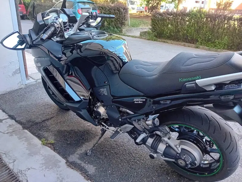 Kawasaki GTR 1400 (2007 - 09) (7)