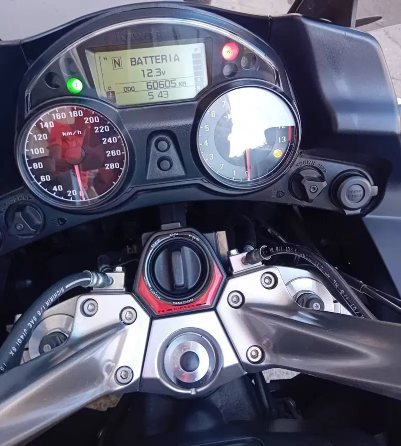 Kawasaki GTR 1400 (2007 - 09) (11)