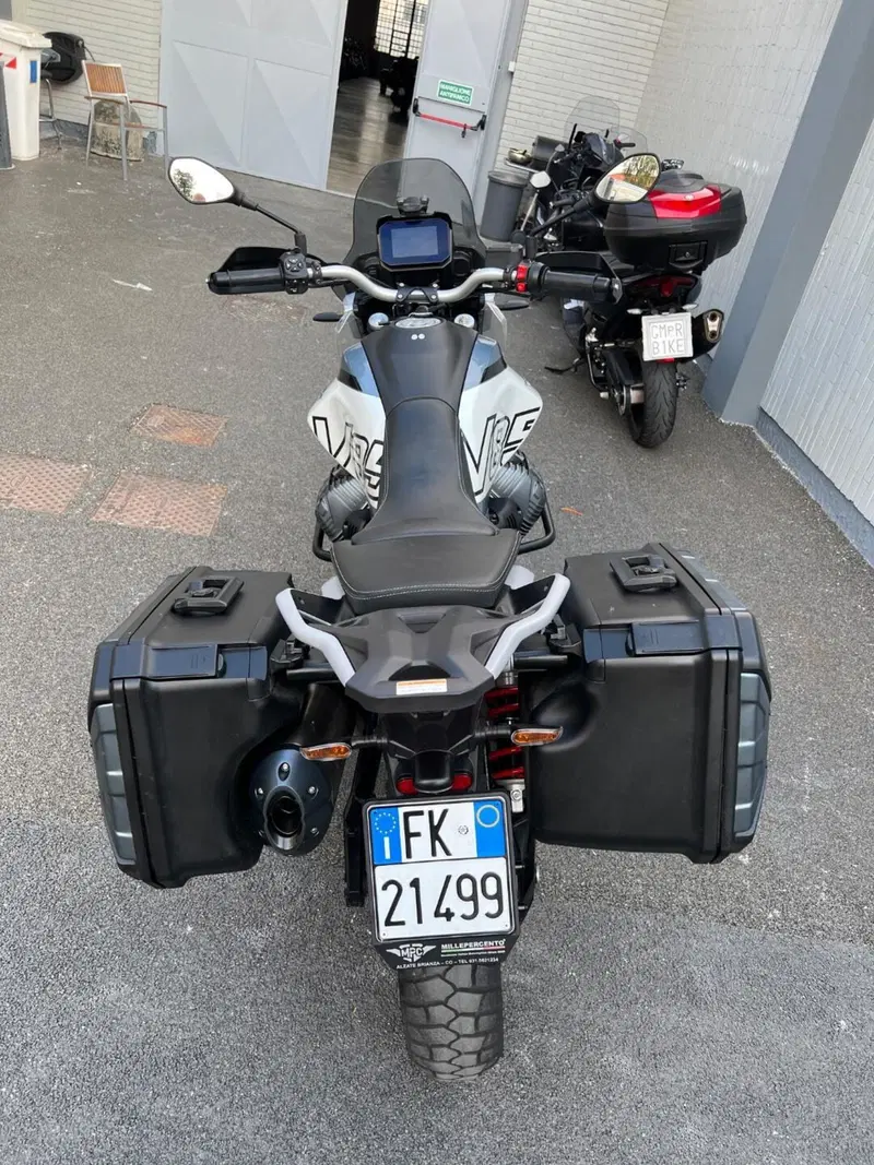 Moto Guzzi V85 TT (2024 - 26) (4)