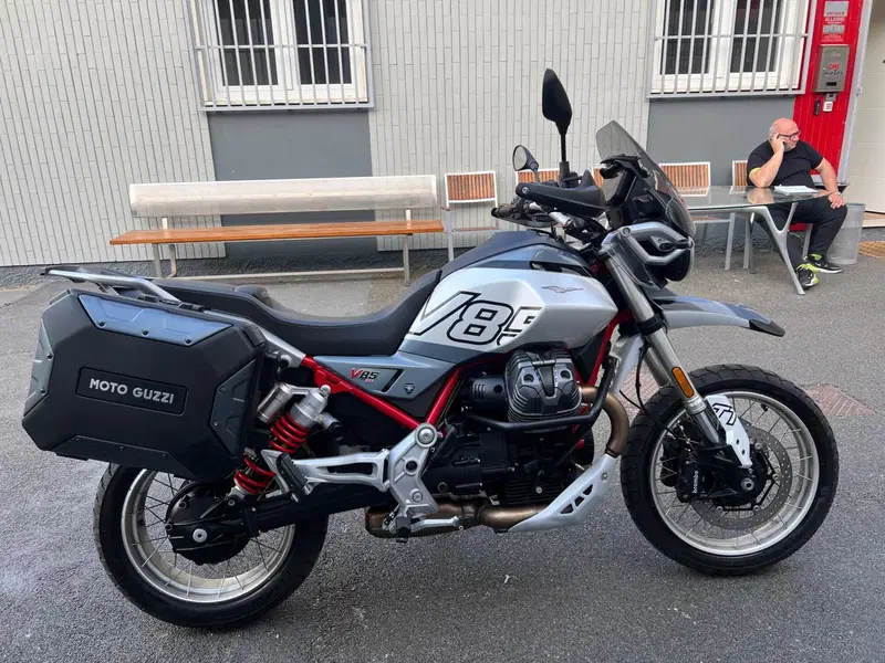 Moto Guzzi V85 TT (2024 - 26) (2)
