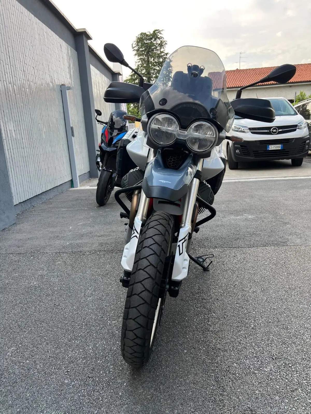 Moto Guzzi V85 TT (2024 - 26) (3)