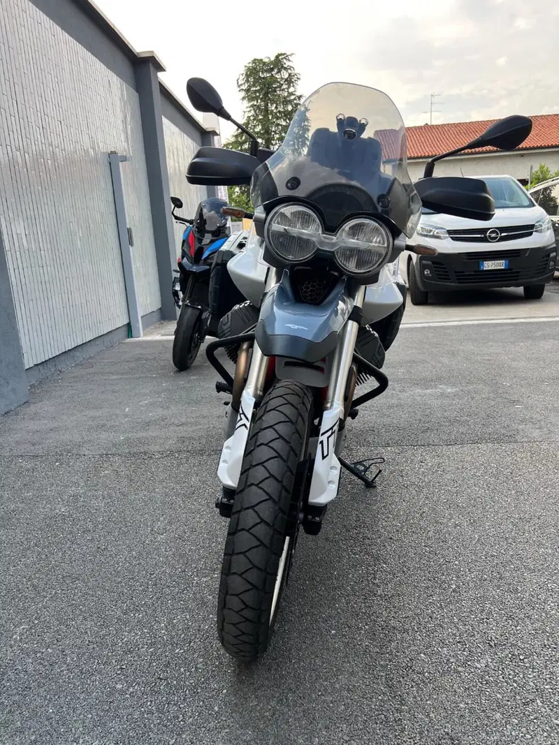 Moto Guzzi V85 TT (2024 - 26) (3)