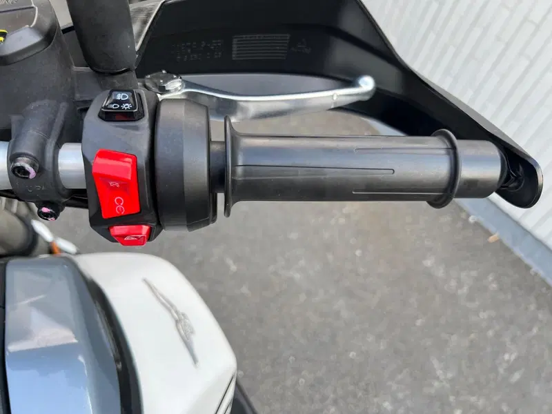 Moto Guzzi V85 TT (2024 - 26) (11)