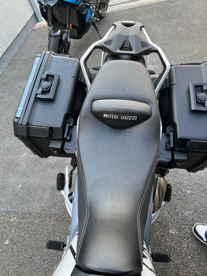 Moto Guzzi V85 TT (2024 - 26) (7)