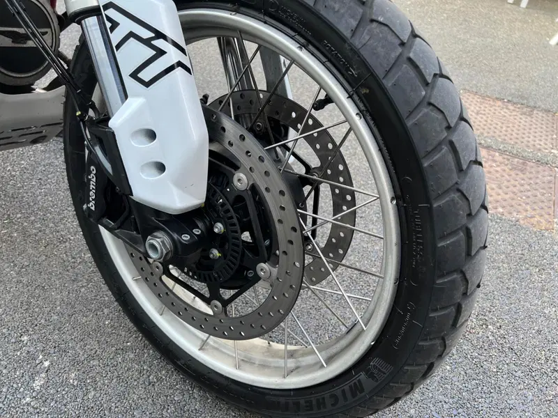 Moto Guzzi V85 TT (2024 - 26) (15)