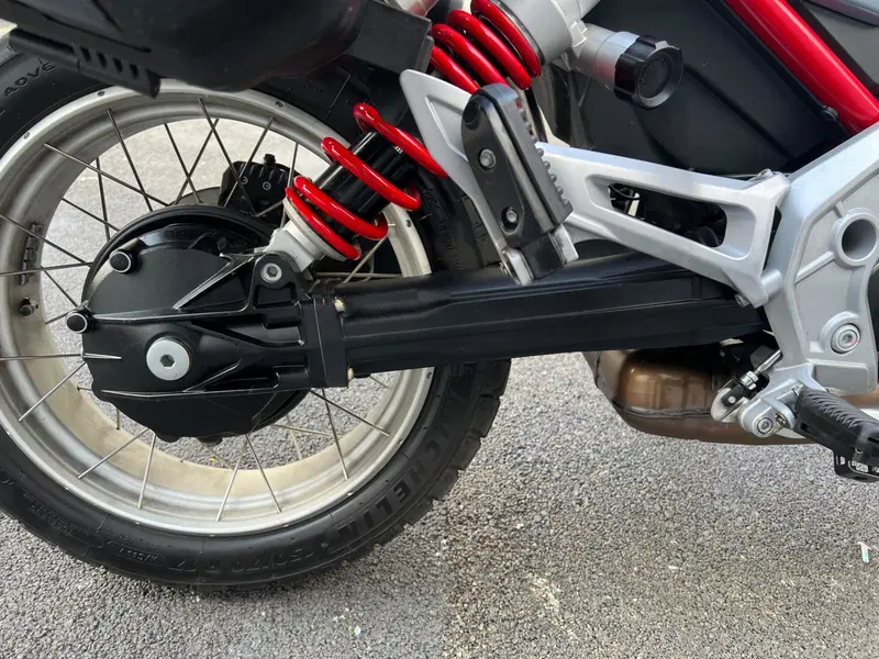 Moto Guzzi V85 TT (2024 - 26) (16)