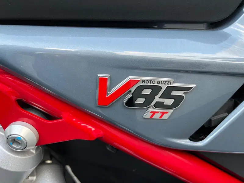 Moto Guzzi V85 TT (2024 - 26) (9)