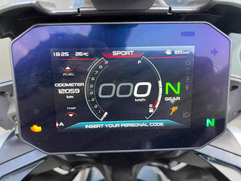 Moto Guzzi V85 TT (2024 - 26) (5)