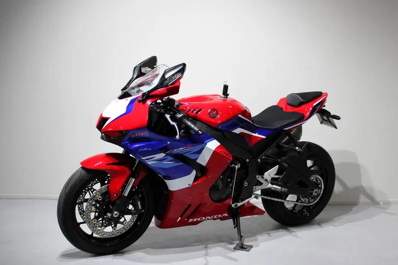 Honda CBR 1000 RR-R Fireblade (2024 - 26) (3)