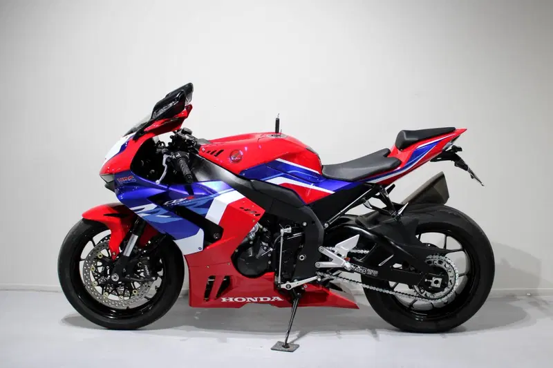 Honda CBR 1000 RR-R Fireblade (2024 - 26) (4)