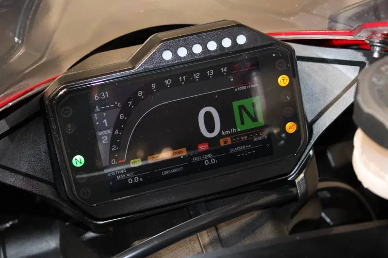 Honda CBR 1000 RR-R Fireblade (2024 - 26) (6)