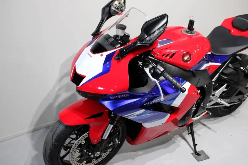 Honda CBR 1000 RR-R Fireblade (2024 - 26) (9)