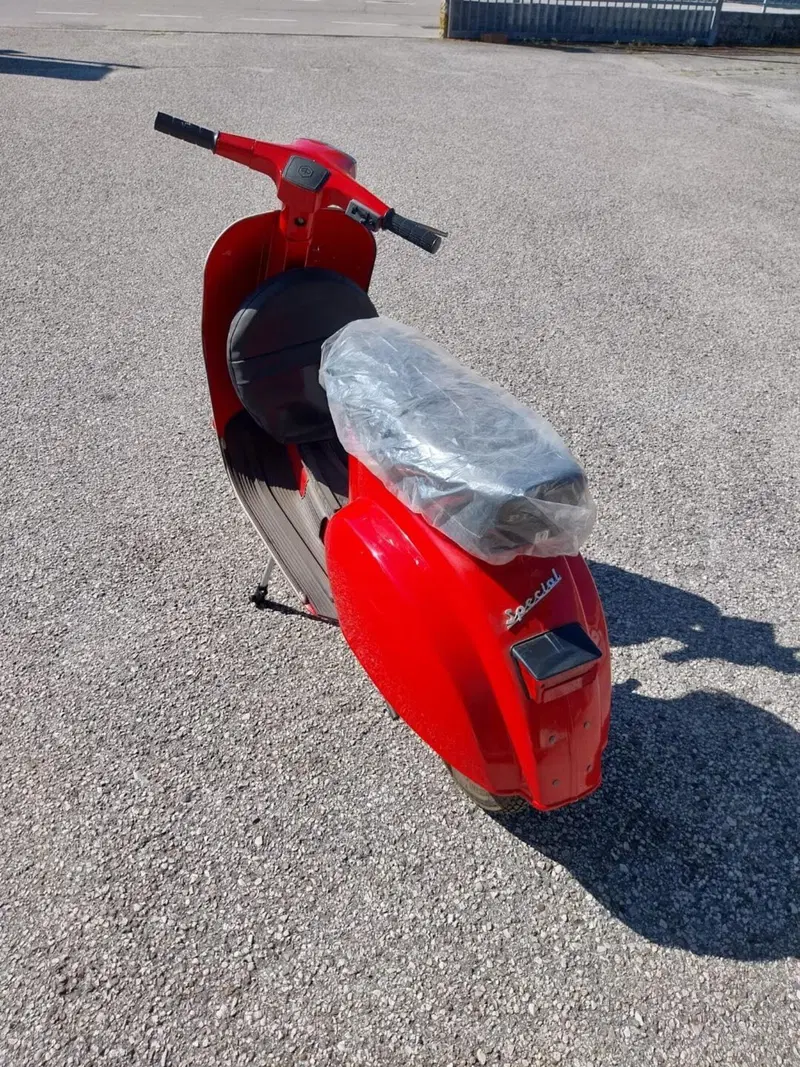 Piaggio Vespa 50 special  (2)