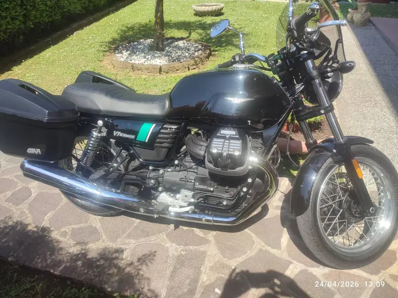 Moto Guzzi V7 III Special (2017 - 20) (2)
