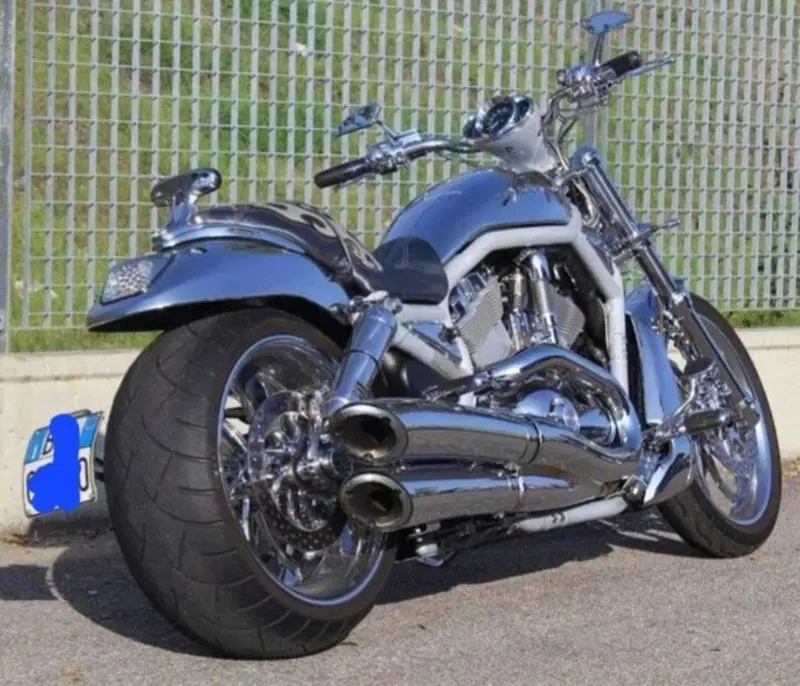 Harley-Davidson 1130 V-Rod (2002 - 05) - VRSCA (2)