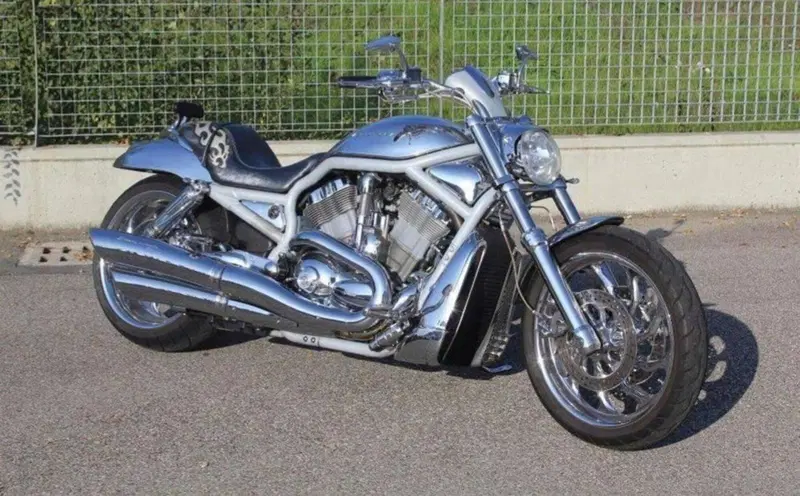 Harley-Davidson 1130 V-Rod (2002 - 05) - VRSCA (5)